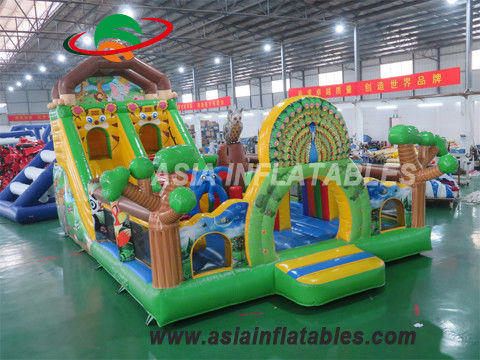 Sân chơi sở thú bơm hơi 8 X 6M chống cháy cho thanh thiếu niên